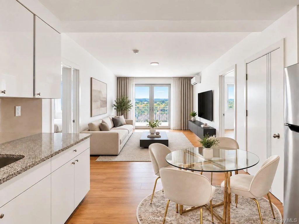 7040 45 Avenue # 6d, Woodside