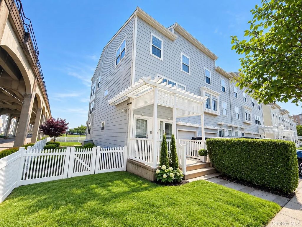 252 Beach Breeze Place, Arverne