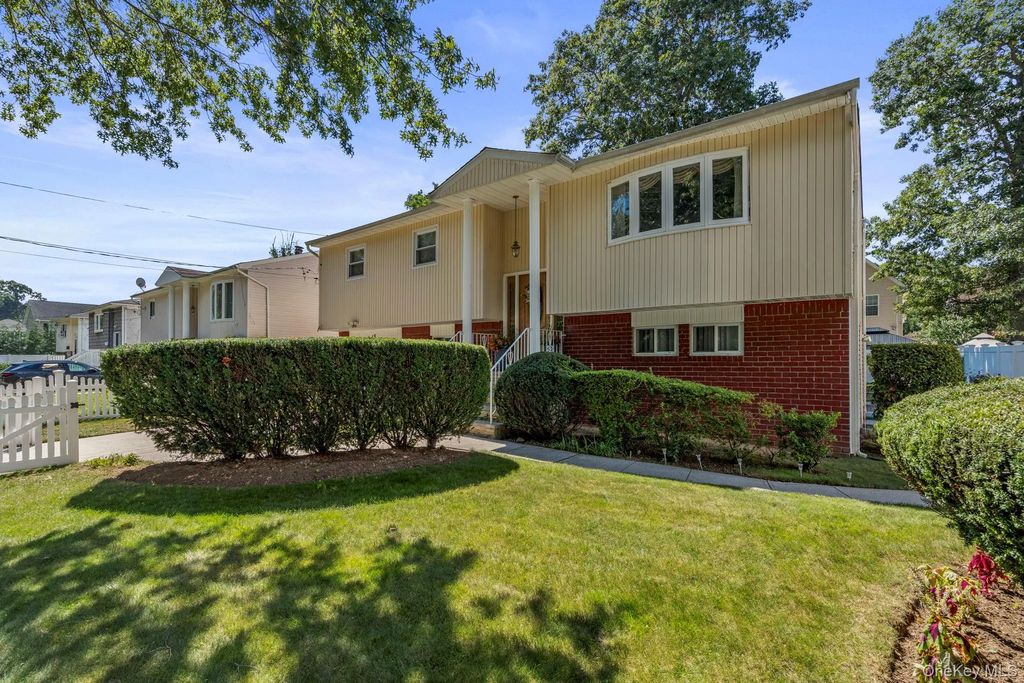 18 Brooklyn Avenue, Roosevelt