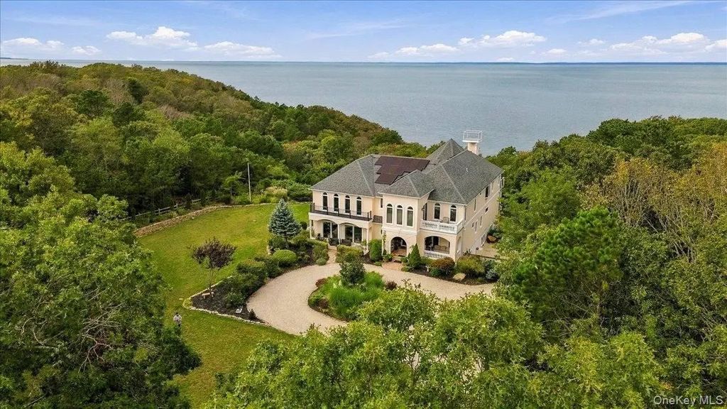 3172 Sound Avenue, Baiting Hollow