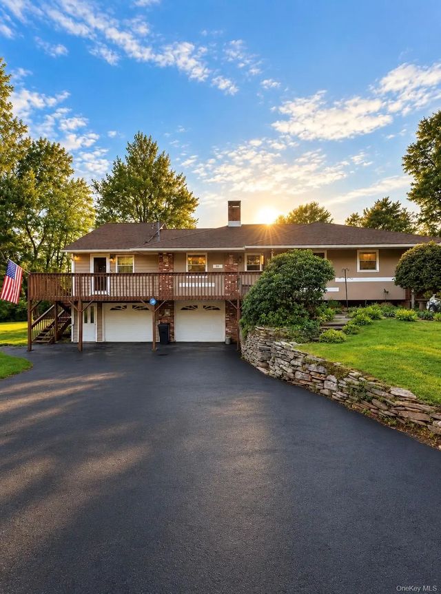 56 Columbia Drive, Hurleyville