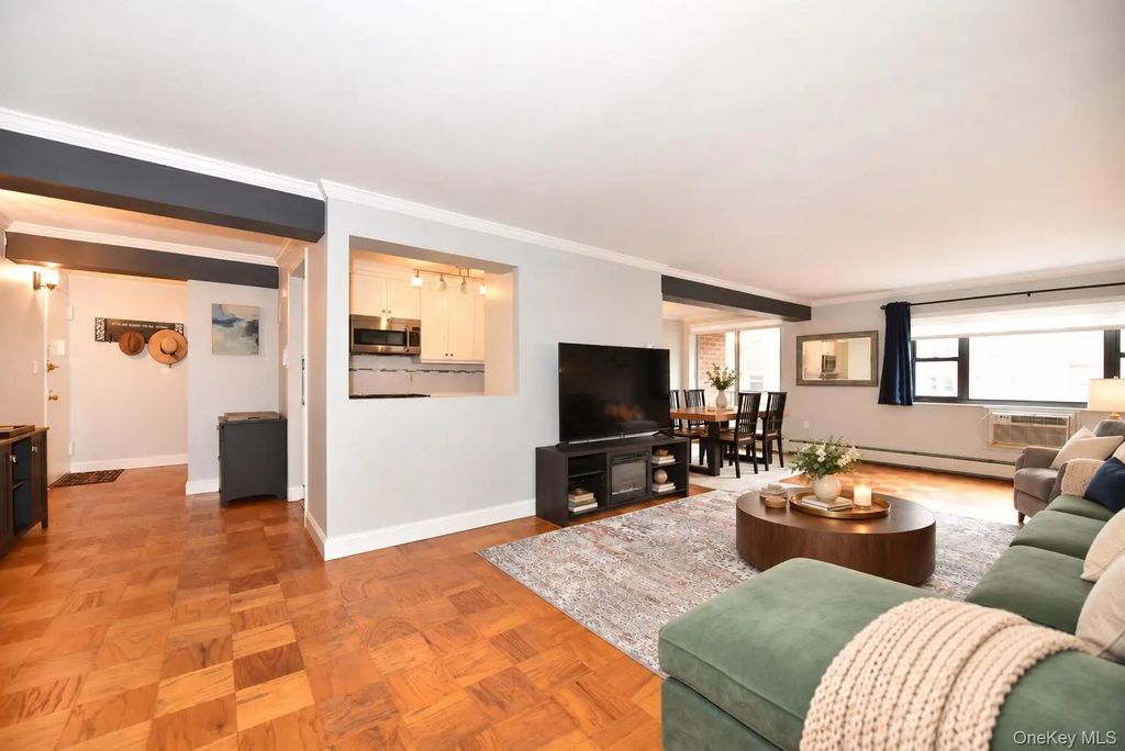 100 Clinton Avenue # 1f, Mineola