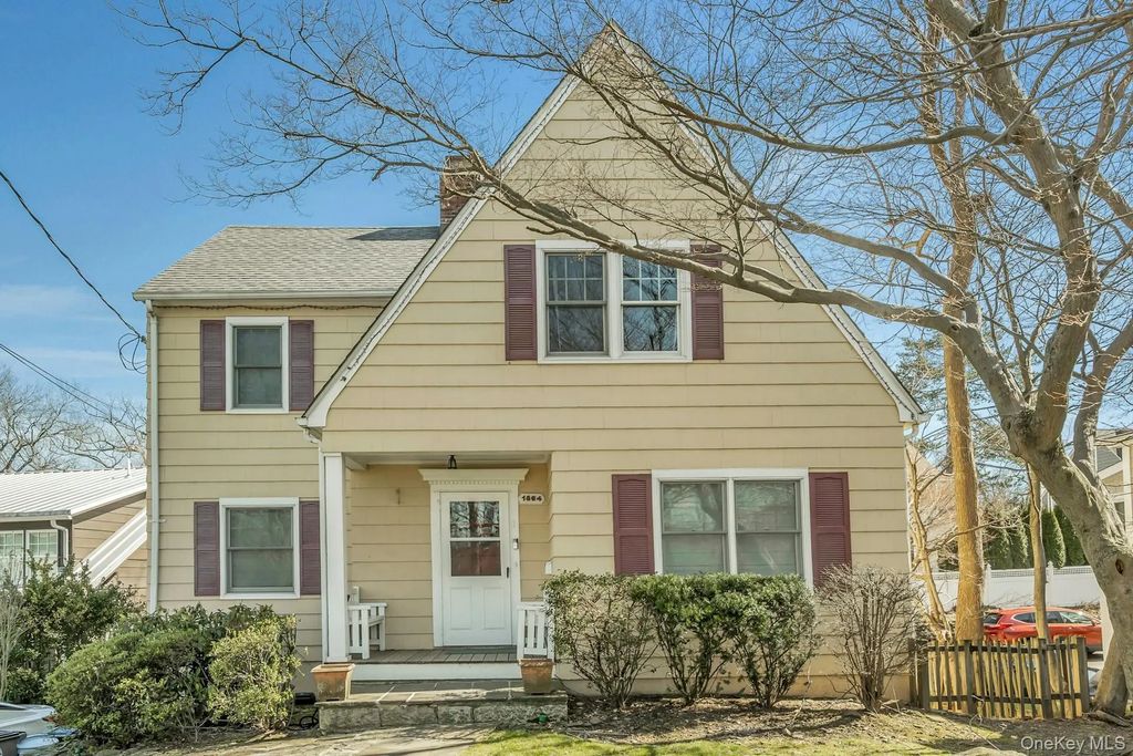 1864 Palmer Avenue, Larchmont