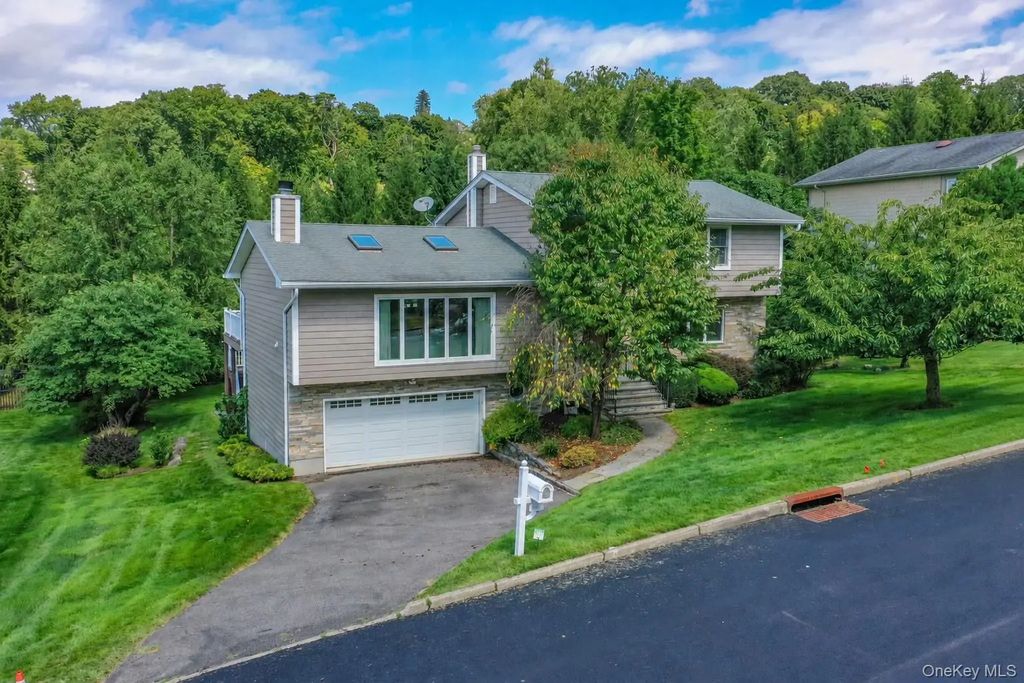 53 Tarryhill Road, Tarrytown