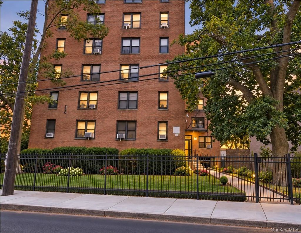2287 Mott Avenue # 6d, Far Rockaway