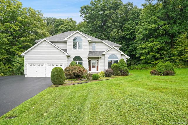 18 Bray Farm Lane, Wappingers Falls