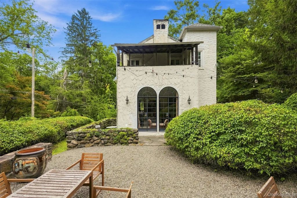 185 Old West Point Road E, Garrison