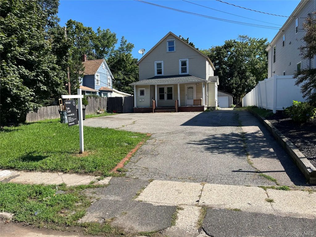 56 Lowndes Avenue, Huntington Station