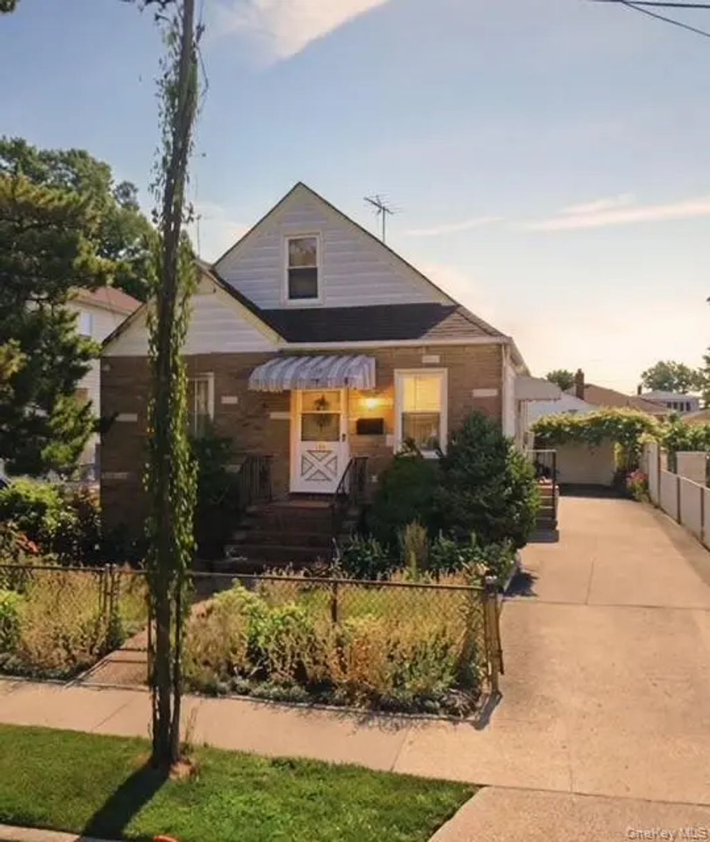 155 Sewanee Avenue, Elmont
