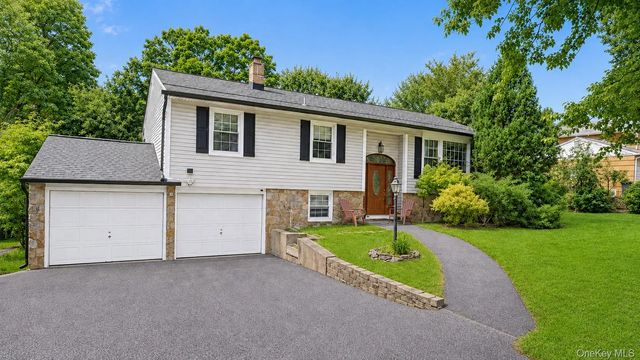 28 Pike Place, Mahopac
