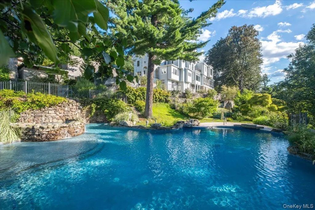 57 Cobb Lane, Tarrytown
