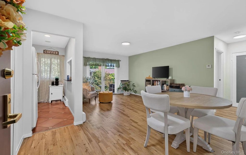1 Toms Point Lane # 17e, Port Washington