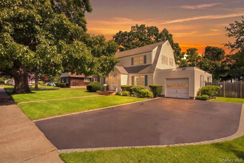 297 Maple Avenue, Patchogue