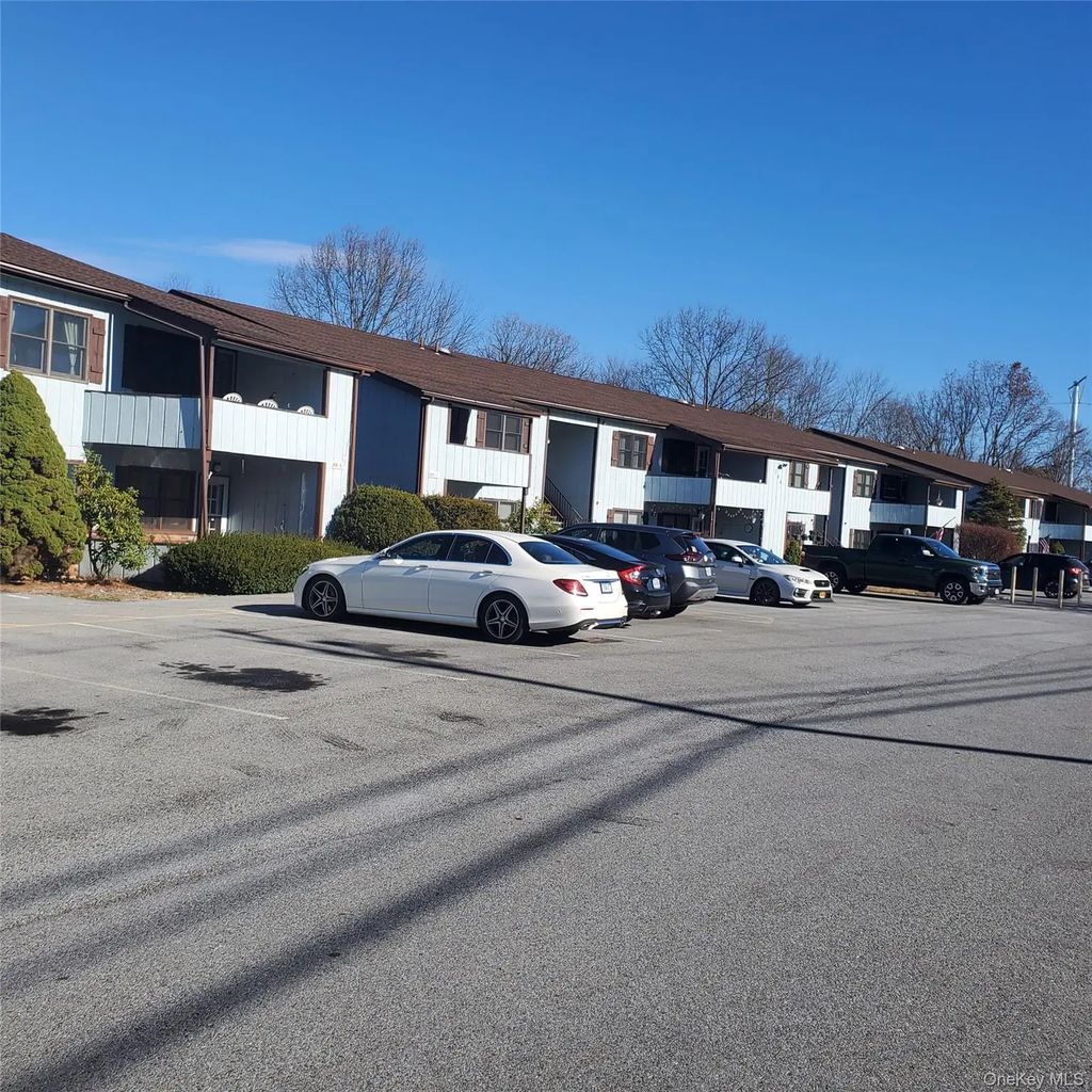 160 West Road # C29, Pleasant Valley