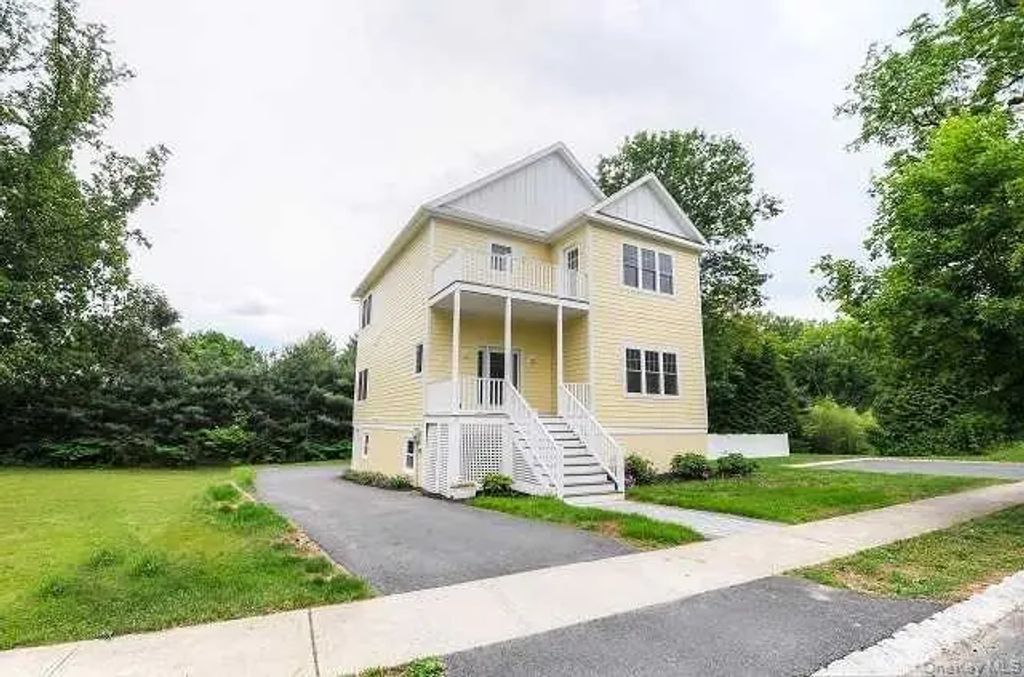 9 Bird Court, Rhinebeck