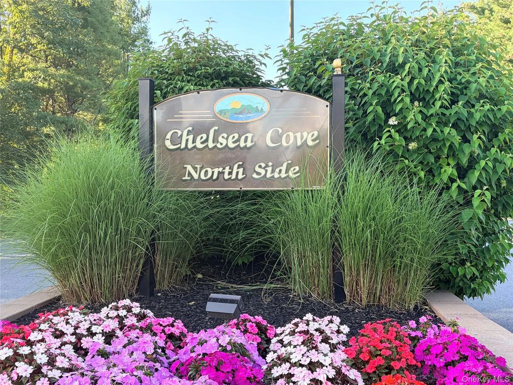 6103 Chelsea Cove N, Hopewell Junction