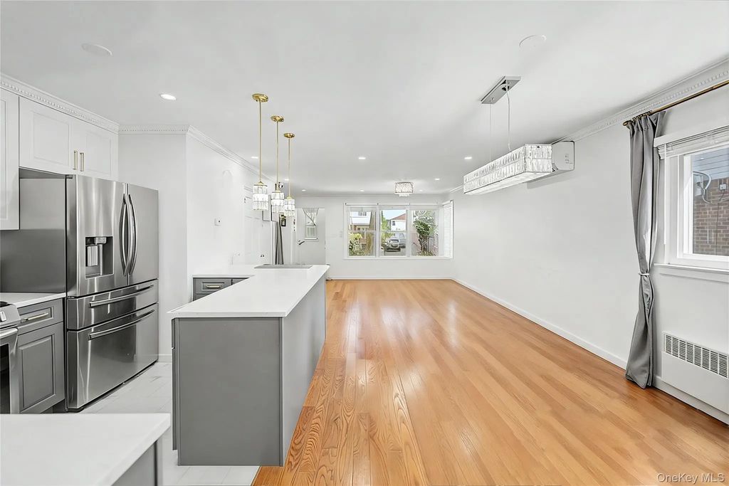 5310 206th Street, Oakland Gardens