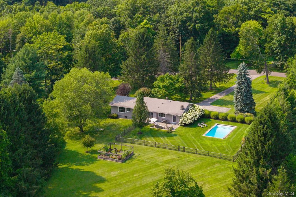 62 Frost Road, Rhinebeck