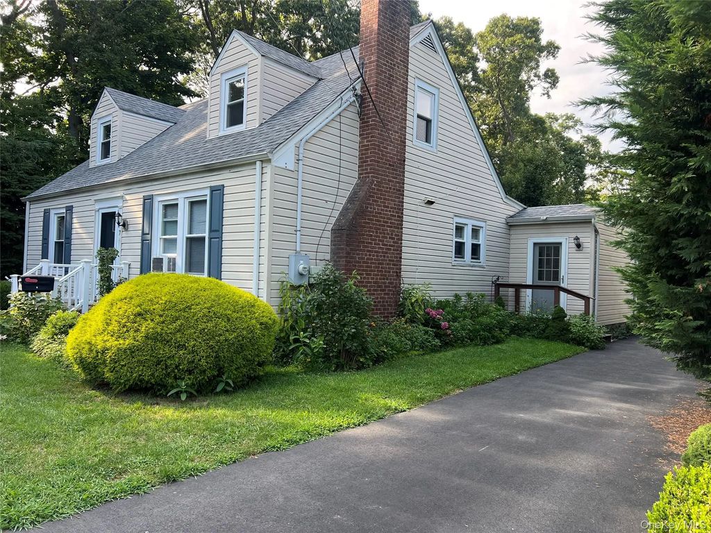 7 W Elm, Islip