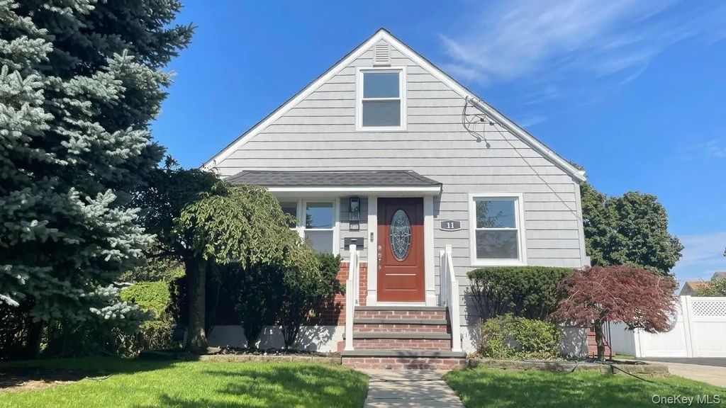 11 Wood Street, Lynbrook