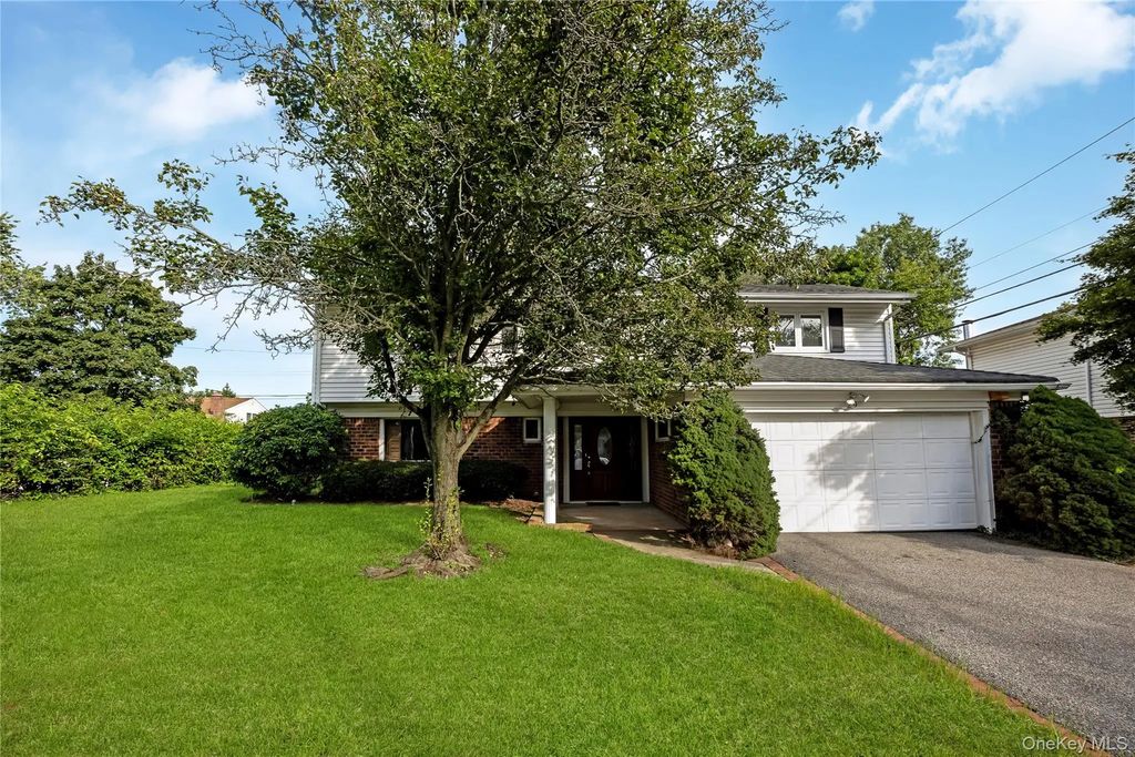 29 Randy Lane, Plainview