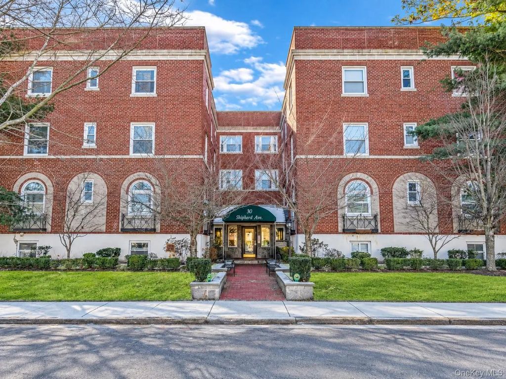 30 Shipherd Avenue 9b, Lynbrook
