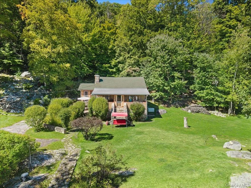 149 Tanglewylde Road, Lake Peekskill