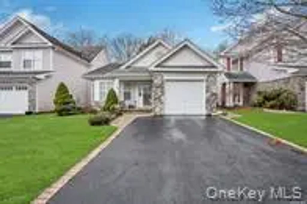 41 Madison Circle, Middle Island
