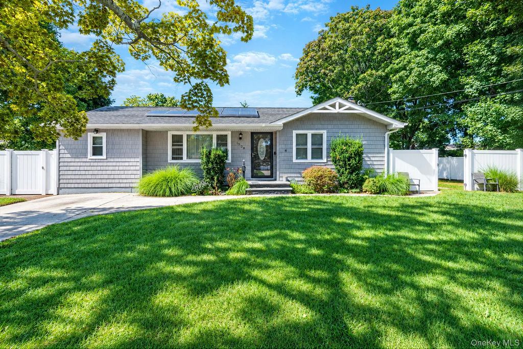 1528 Baldwin Boulevard, Bay Shore