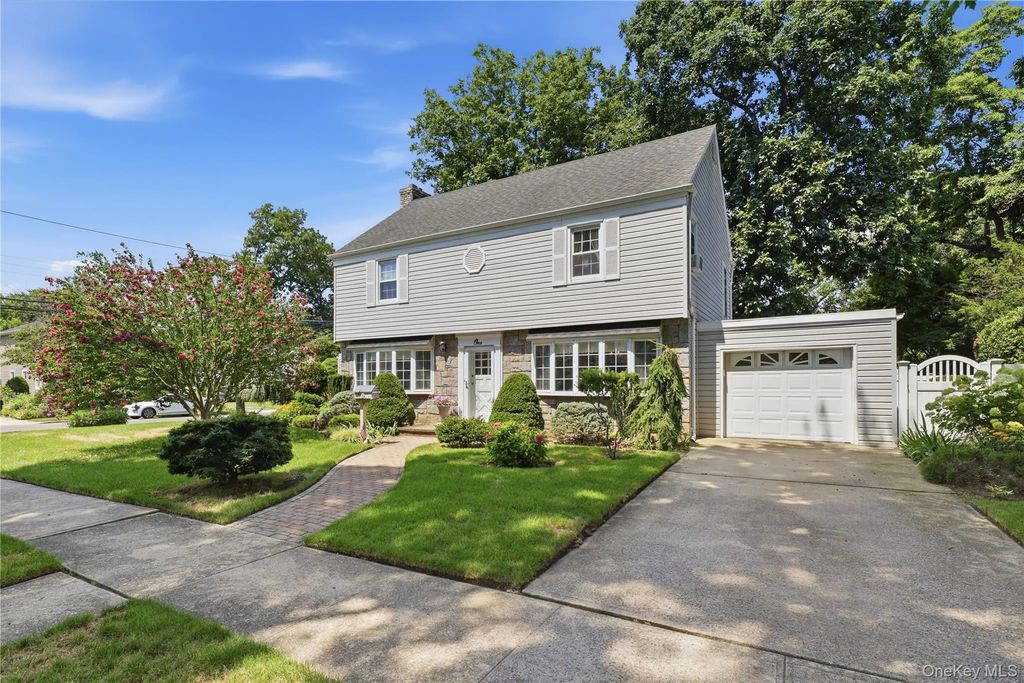 1 Beech Court, Malverne