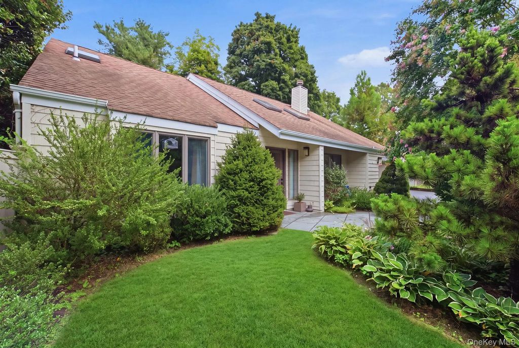 5 Highridge Drive, Huntington