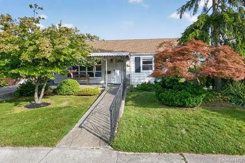 84 E Lido Promenade, Lindenhurst