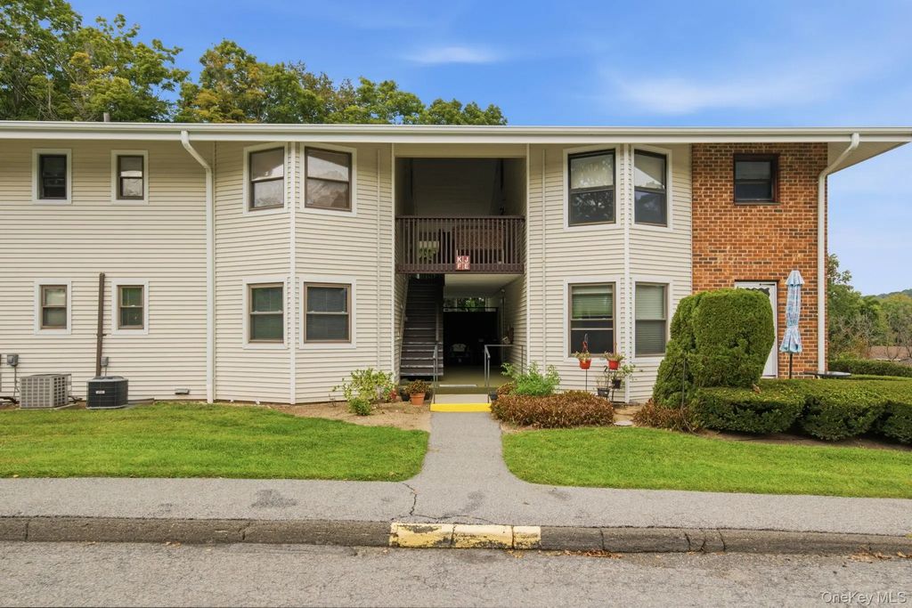 27 Walden Court # F, Yorktown Heights
