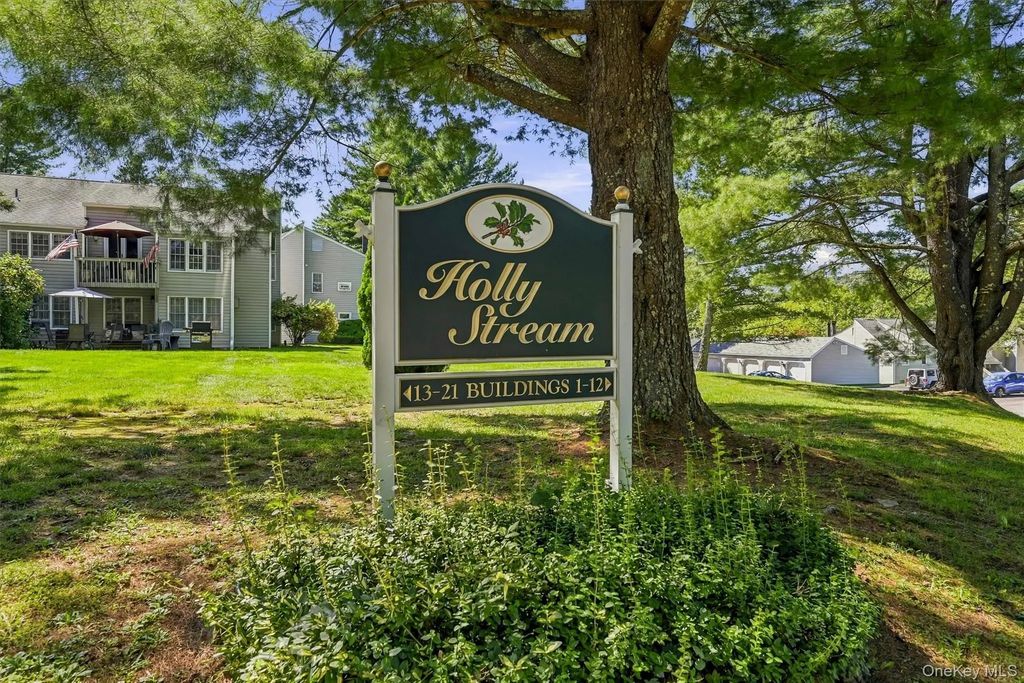 1704 Holly Stream Court, Brewster