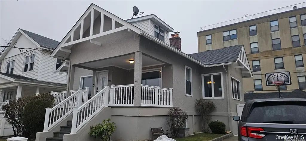 218 W Chester Street, Long Beach