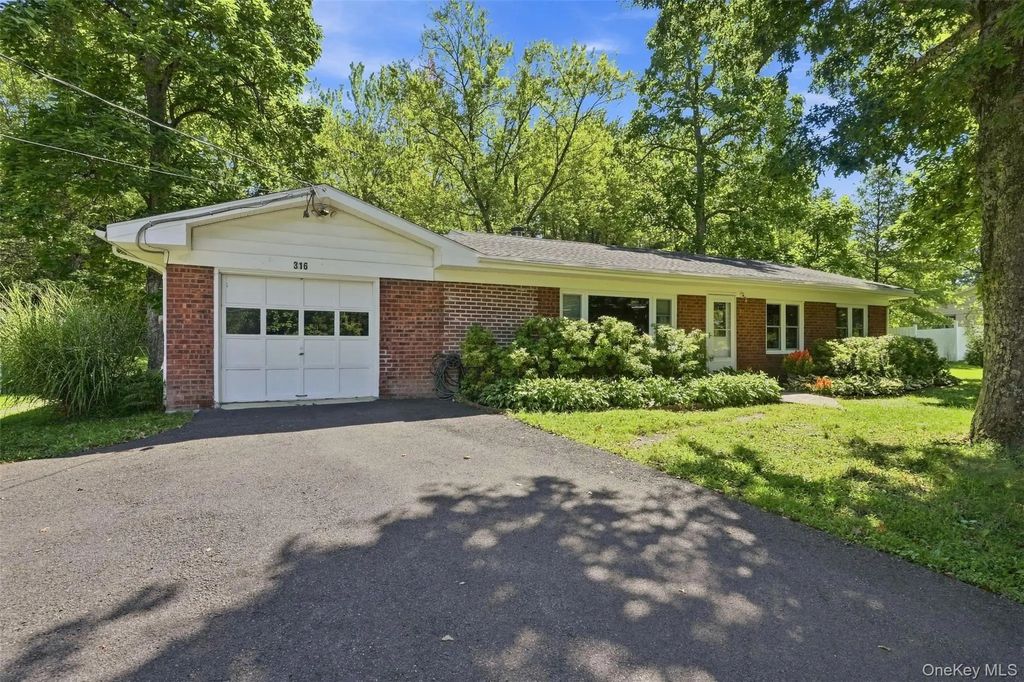 316 State Route 32 N, New Paltz