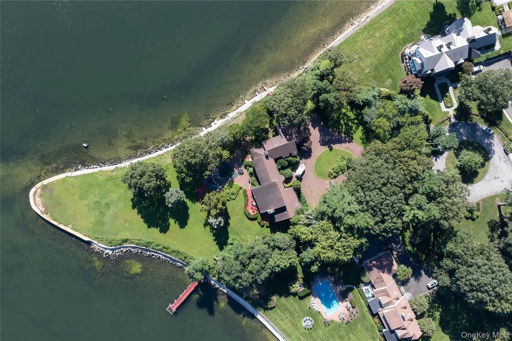 7 Lighthouse Point, Lloyd Harbor