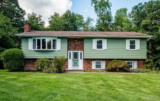 8 W Caroline Drive W, Wappingers Falls