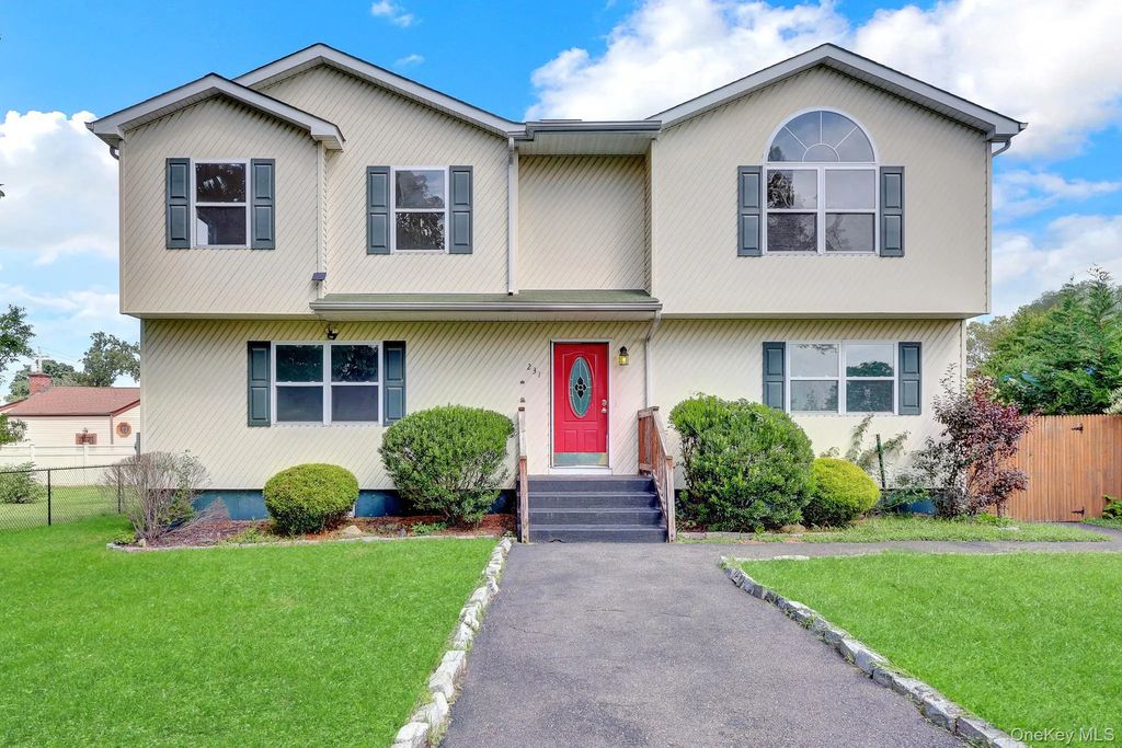 231 Columbus Boulevard, Amityville