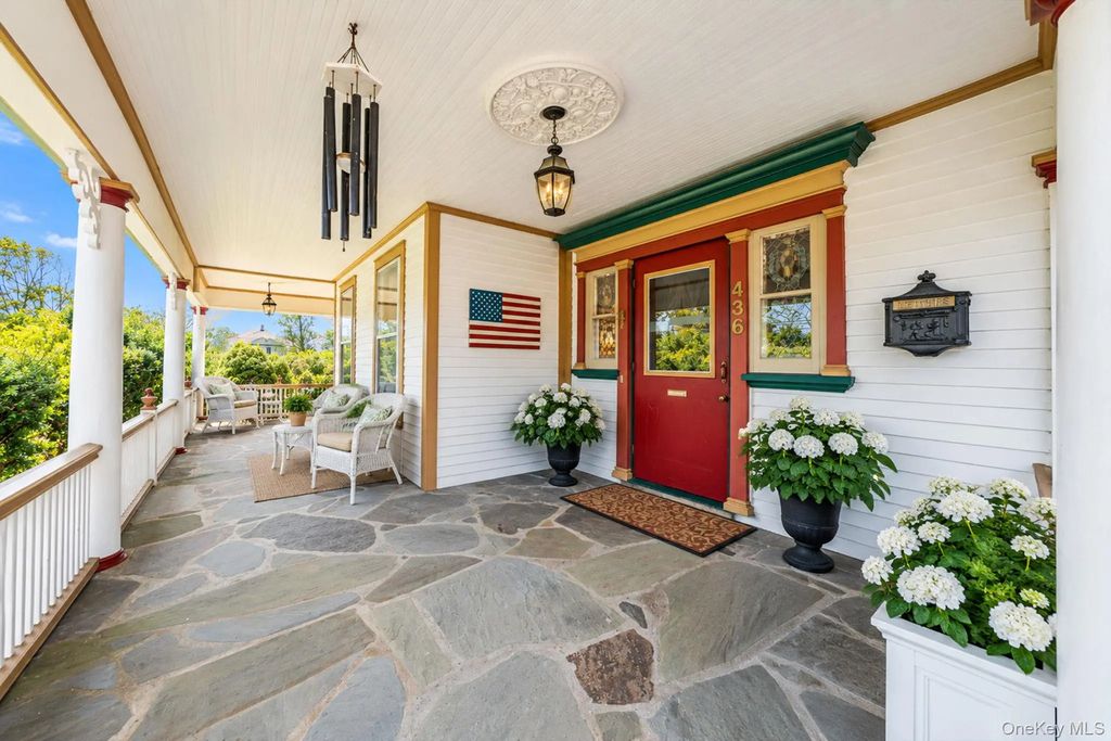 436 Bay Avenue, East Patchogue