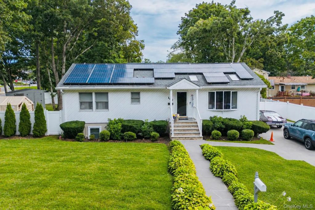 187 N 28th Street, Wyandanch