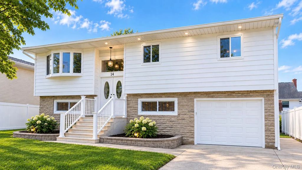 14 Garfield Place, Lindenhurst