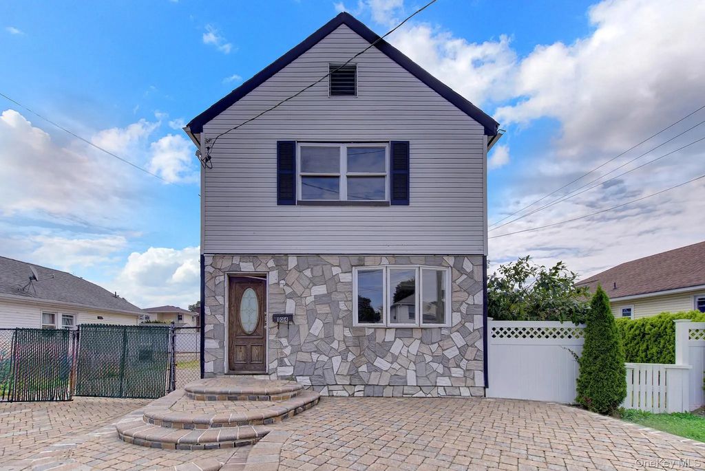 104 E Pennywood Avenue, Roosevelt