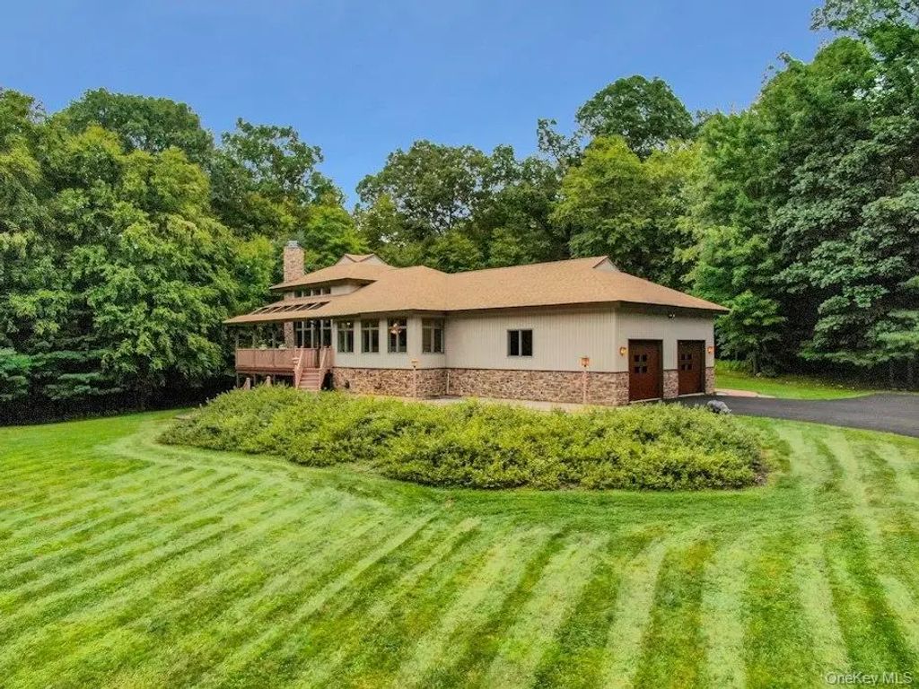 194 White Bridge Road, Middletown
