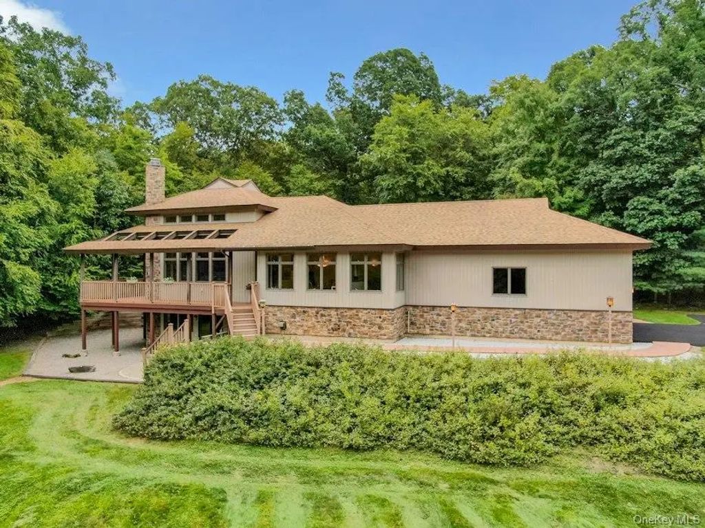 194 White Bridge Road, Middletown