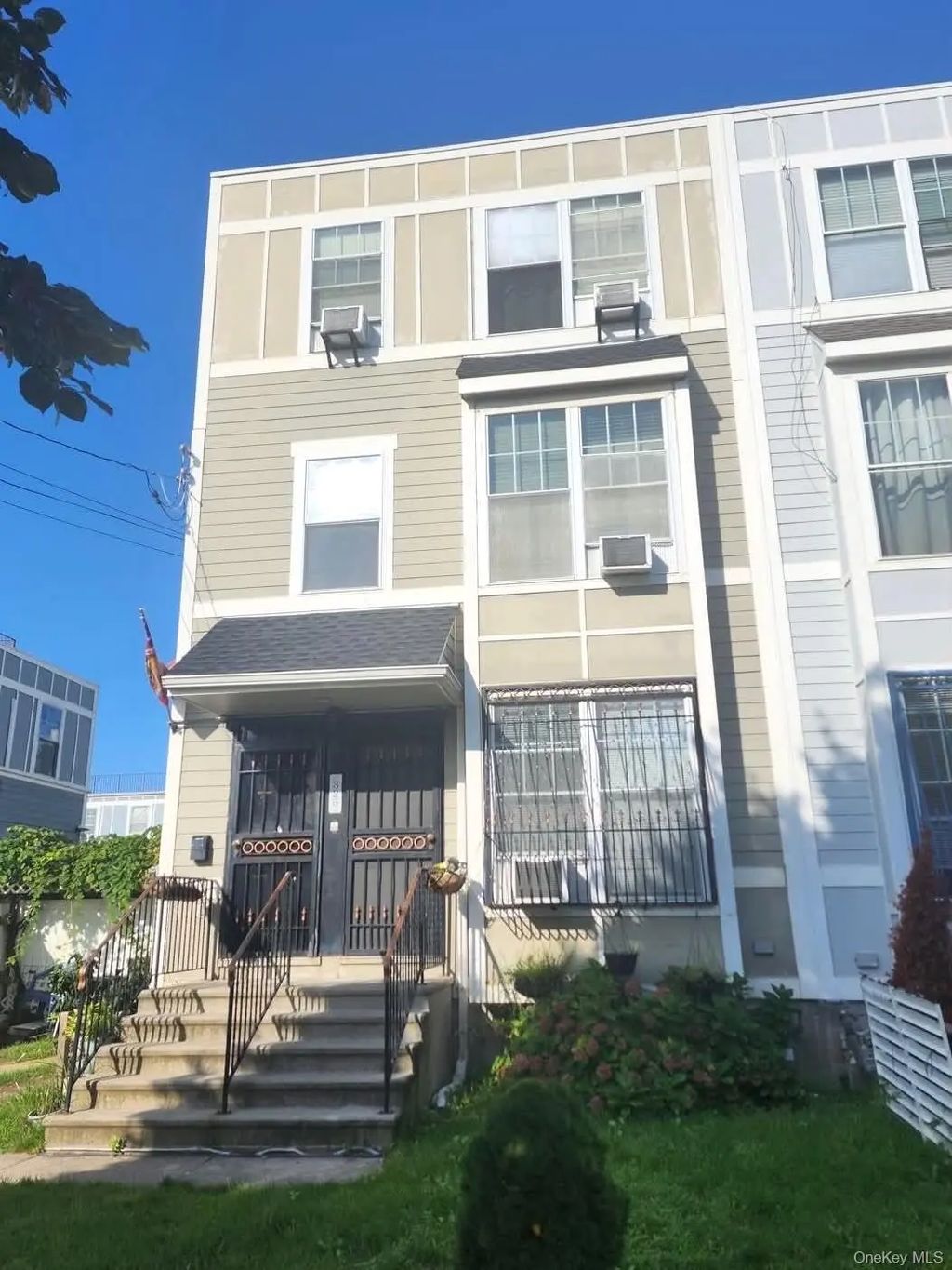 325 Beach 42nd Street, Far Rockaway