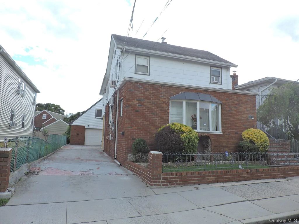 18 Leach Street, Lynbrook