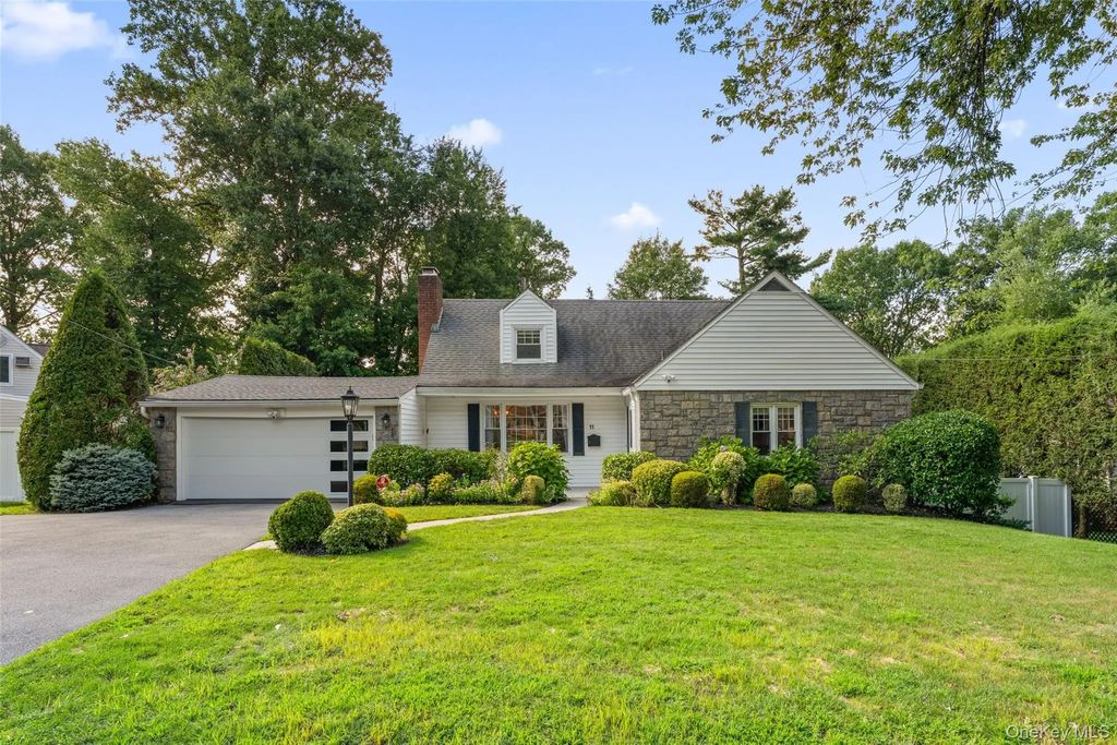 11 Winchcombe Way, Scarsdale