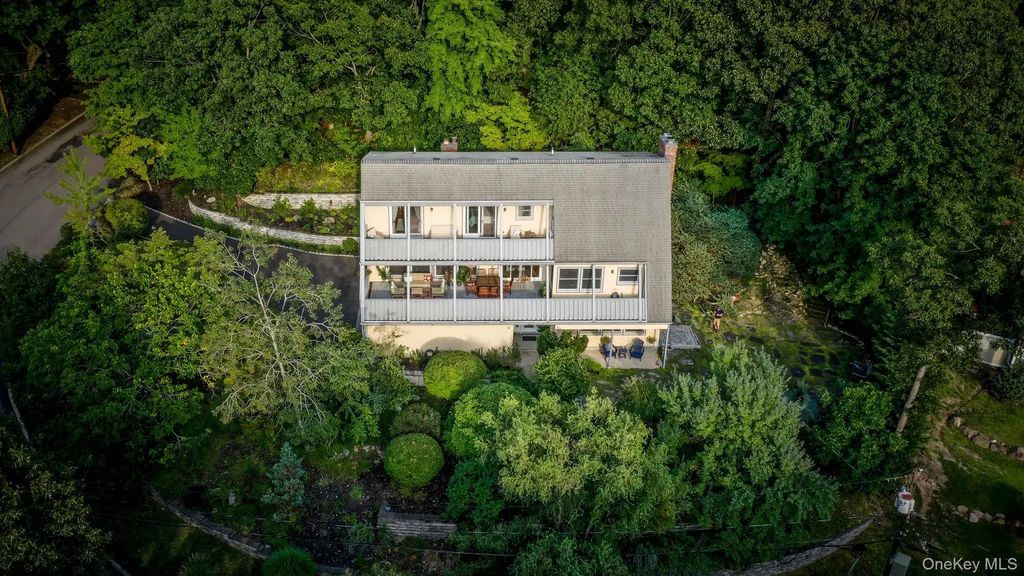 4 Hill Dale Avenue, Miller Place