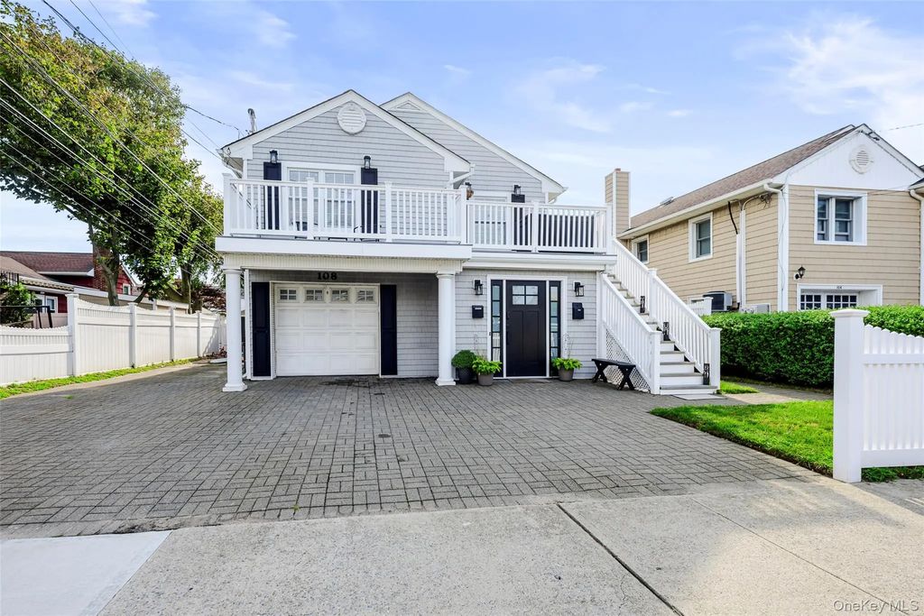 108 Neptune Boulevard # Upper, Long Beach
